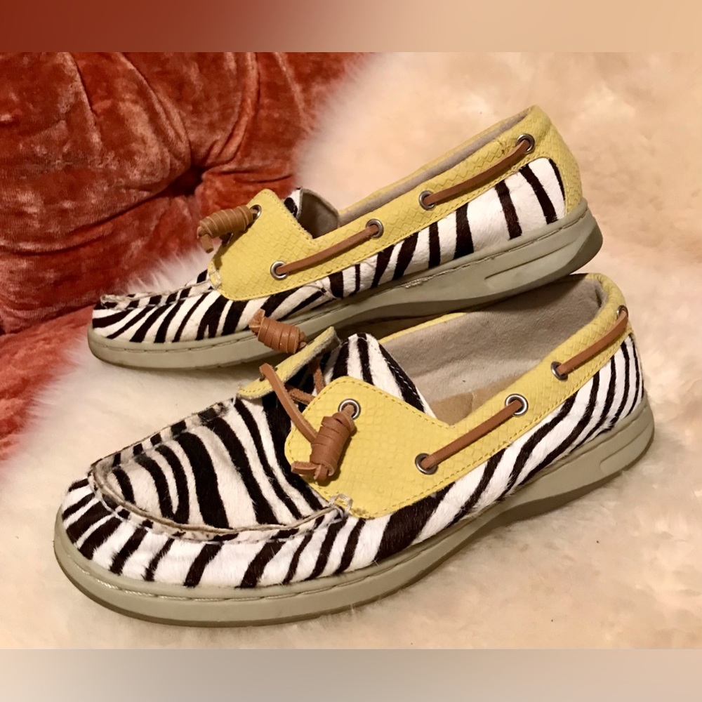 Maui Island Leather Zebra Pony Boat Shoes Size 7.5M